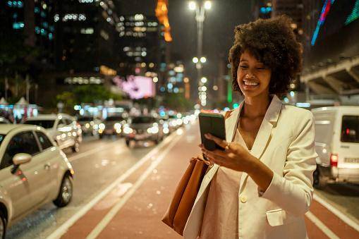 Cada vez mais a conexão ao mundo real fica mais fácil e simples