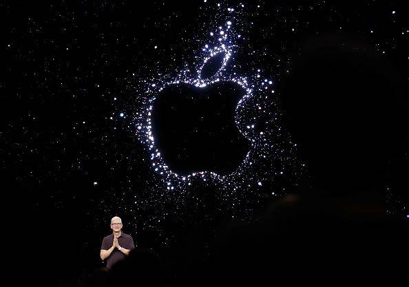 Tim Cook pediu a redução do próprio salário em 43%.