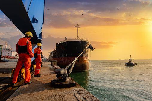 Empresas marítimas devem se atentar aos cabos de internet submarinos.