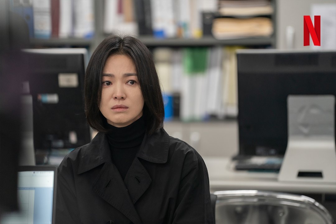Song Hye Kyo como Moon Dong Eun no drama A Lição | Divulgação / Netflix