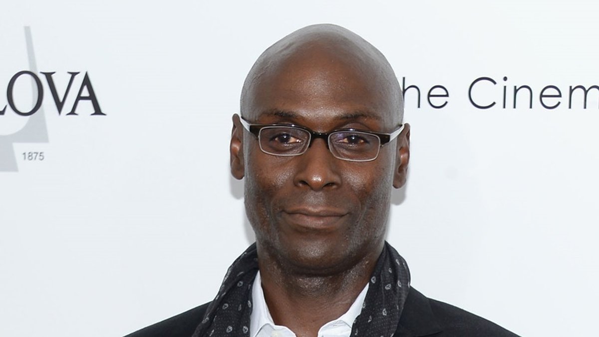 Fotos de Fatos on X: Lance Reddick, ator de John Wick e The Wire