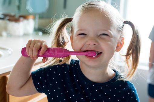 Existem cabeças menores, que podem ser utilizadas por crianças pequenas. Sempre peça orientação ao seu dentista.