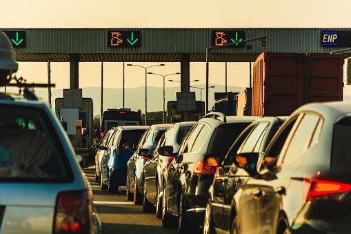 Com o pedágio eletrônico é possível evitar congestionamentos.