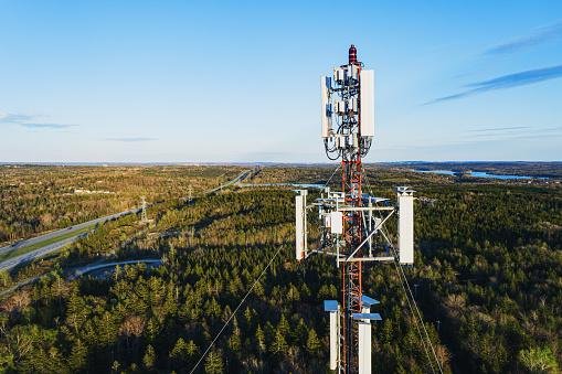 As operadoras de telefonia podem solicitar licenciamento de antenas 5G em vários municípios turísticos. (Fonte: GettyImages/Reprodução)