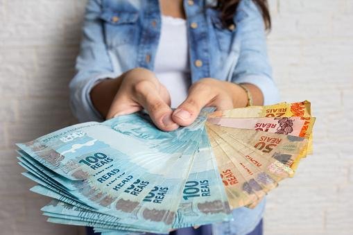 Para investir e necessário escolher o produto, seja ele um ativo ou título financeiro.