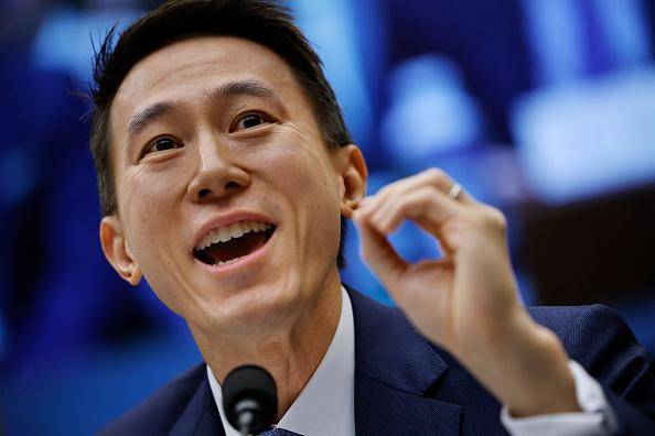 Shou Zi Chew, CEO do TikTok, não teve vida fácil em frente ao congresso norte-americano durante seu depoimento.