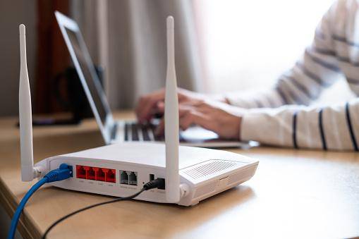 Dispositivos Android, iOS e Linux conectados aos dispositivos de rede afetados podem estar vulneráveis.