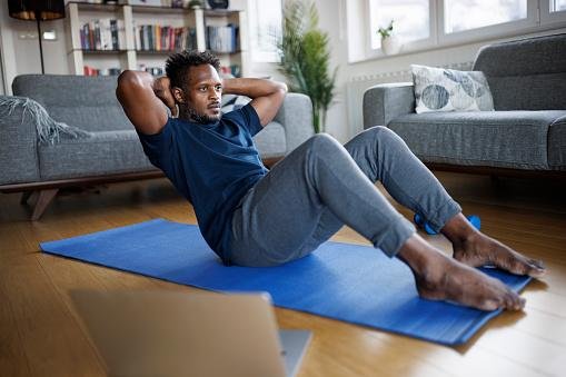 Abdominais por último no treino podem não ser a melhor opção