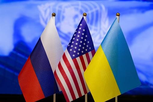 Estados Unidos impuseram sanções para empresas que negociam com russos por conta de guerra na Ucrânia. (Fonte: GettyImages/Reprodução)