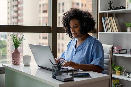 Alterar a senha periodicamente também recomendado por especialistas. (Getty Images/Reprodução)