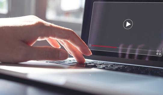 O YouTube promoveu mudanças em suas políticas relacionadas a vídeos sobre distúrbios alimentares.