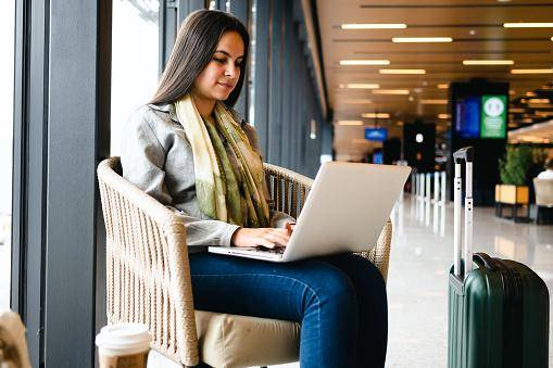 O uso da VPN durante as viagens é indispensável para a segurança de dados do usuário.