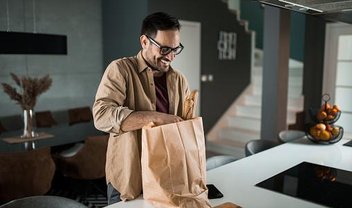 Sacolas de papel reutilizáveis são alternativa viável aos plásticos