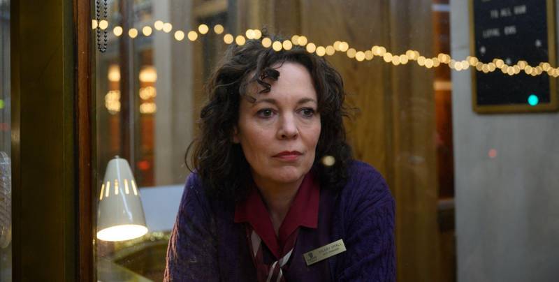 Atuação de Olivia Colman é uma das principais atrações de Império da Luz. 