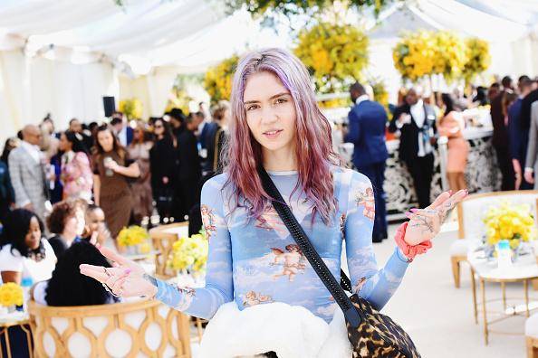 Grimes é uma cantora, compositora e produtora musical canadense.