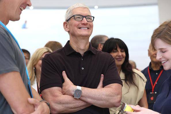Apesar da vitória, a empresa de Tim Cook deverá permitir compras fora da App Store de acordo com decisão judicial. (Fonte: GettyImages/Reprodução)