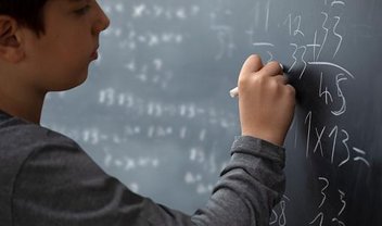 ChatGPT não faz contas matemáticas tão bem quanto um humano, diz estudo