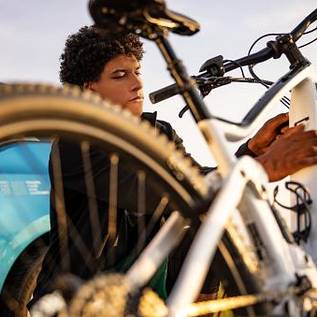 Imagem de E-bike: vale a pena investir em uma bicicleta elétrica em 2023?