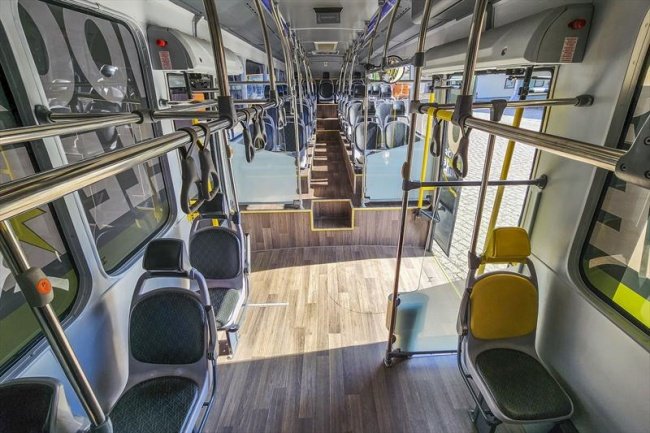 O ônibus elétrico da BYD transporta 170 passageiros.