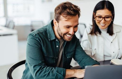 Quem se forma em Gestão Comercial precisará lidar com estratégias comerciais. (GettyImages/Reprodução)