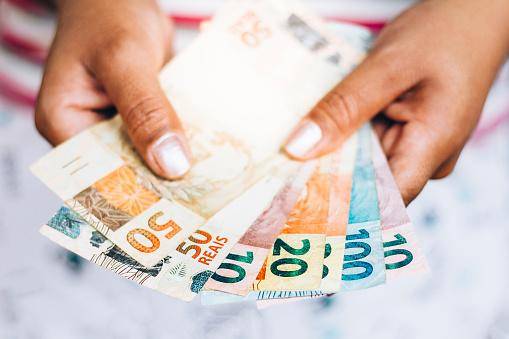 A isenção beneficiará quem ganha até dois salários mínimos.