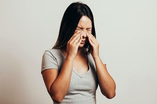 É importante entender os sintomas de alergia e buscar um médico especialista. 