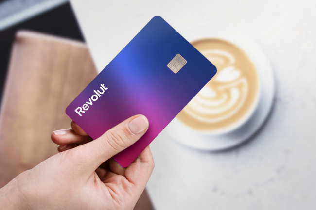 O banco Revolut deve oferecer cartões de crédito futuramente.