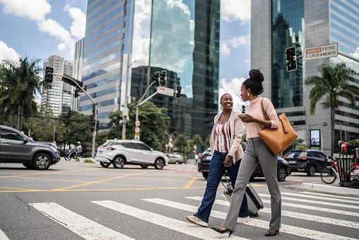 A meta de 10 mil passos/dia tem mais a ver com marketing do que com dados científicos