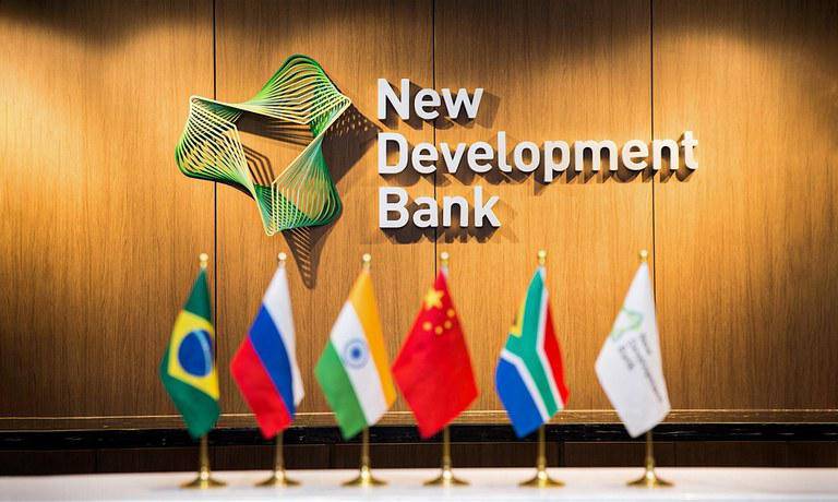 A sede do NDB é em Xangai, China.