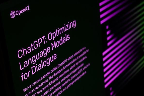 Quando o ChatGPT foi lançado, a OpenAI estava com suas finanças em perigo, aponta relatório.