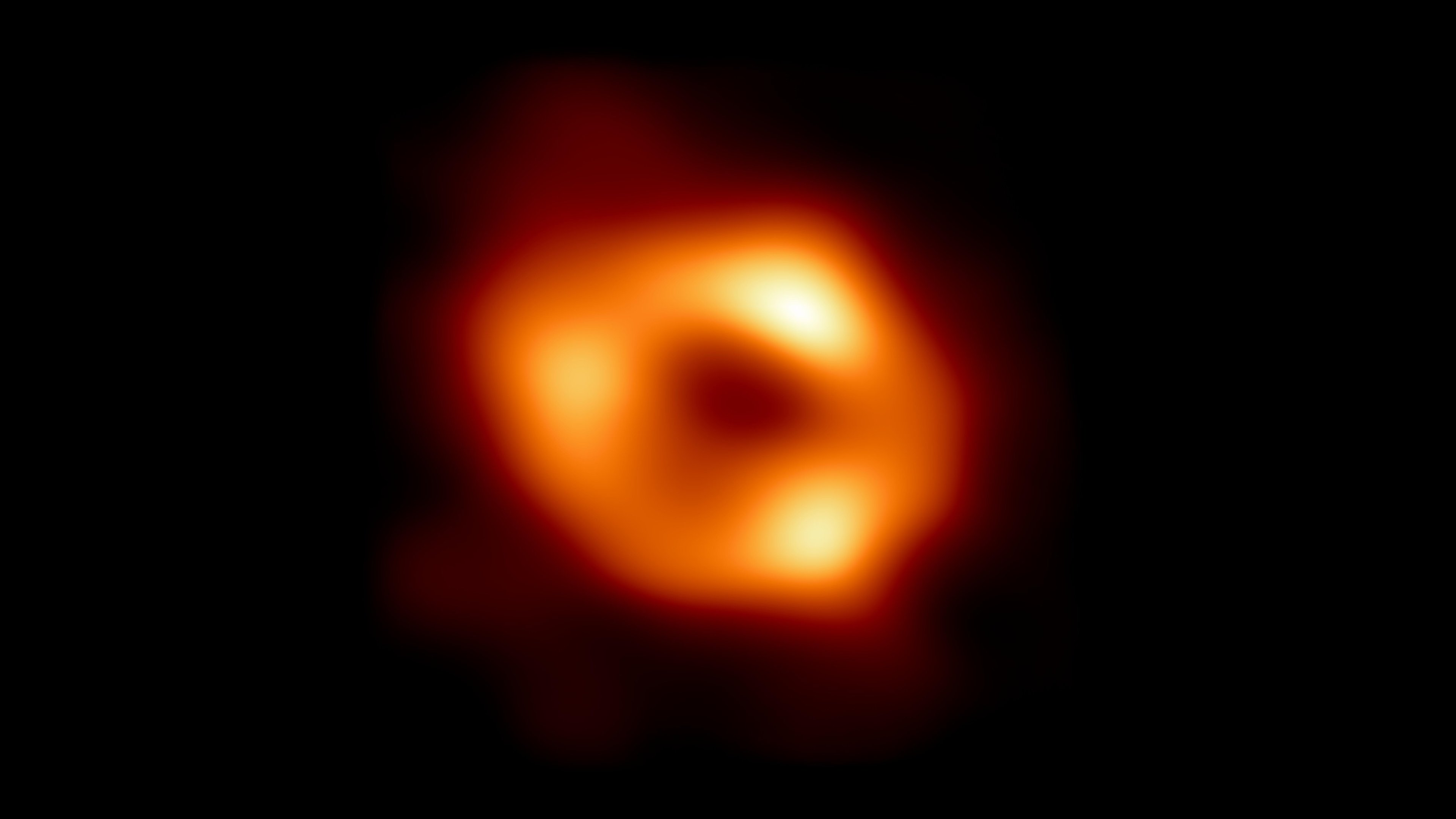 "Nosso" buraco negro, observador pelo Event Horizon Telescope.