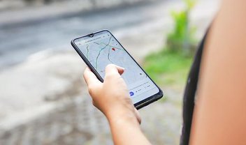 Como medir distância entre dois pontos no Google Maps?