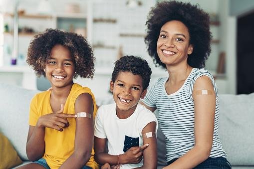 Calendário de vacinação em dia é sinônimo de mães e filhos saudáveis.