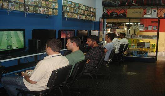 Os game sallons ajudaram a popularizar diversos jogos - e marcar o início de muitas amizades. (Fonte: Taverna GameMania)
