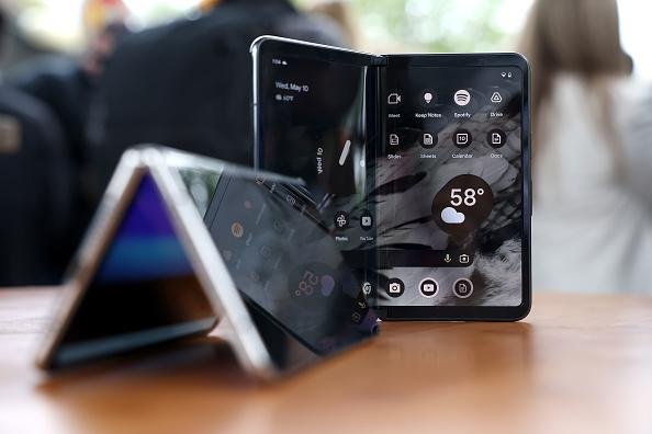 Google entra para o mercado de dobráveis com Google Pixel Fold.