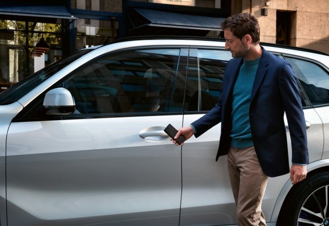 O recurso permite abrir a porta e ligar o carro com o celular.