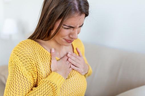A identificação rápida de um ataque cardíaco é essencial para um bom desfecho.