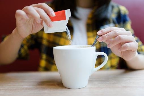 Diversos estudos sugerem que o adoçante não tem valor nutricional e não oferece nenhum benefício a longo prazo.