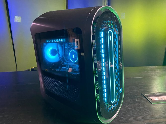 O PC pode ter as luzes customizadas através do software Alienware Command