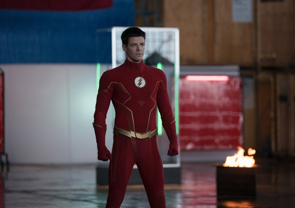 Grant Gustin na pele do herói The Flash.