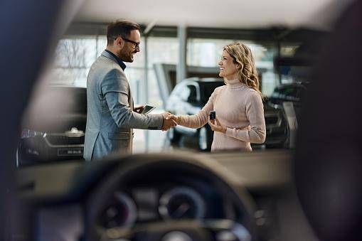 Com os preços reduzidos, o governo quer facilitar o acesso aos carros populares.