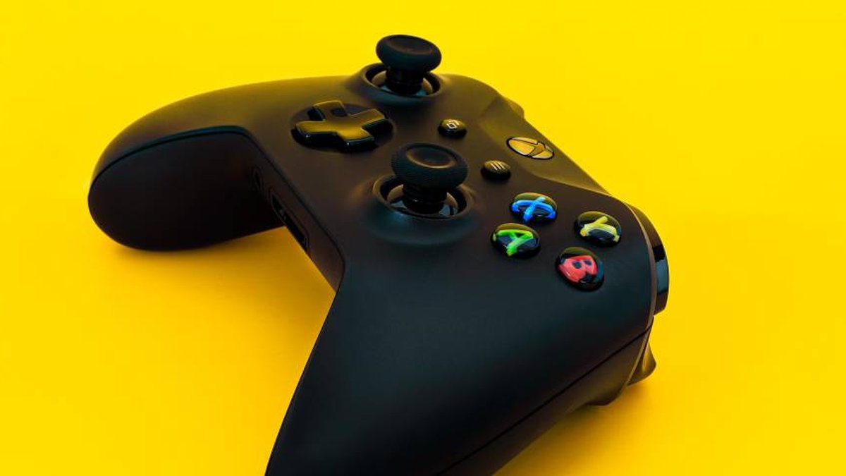 Kit com 2 jogos para Xbox One em mídia física