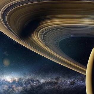 Imagem de Telescópio James Webb descobre enorme erupção de gêiser em Lua de Saturno