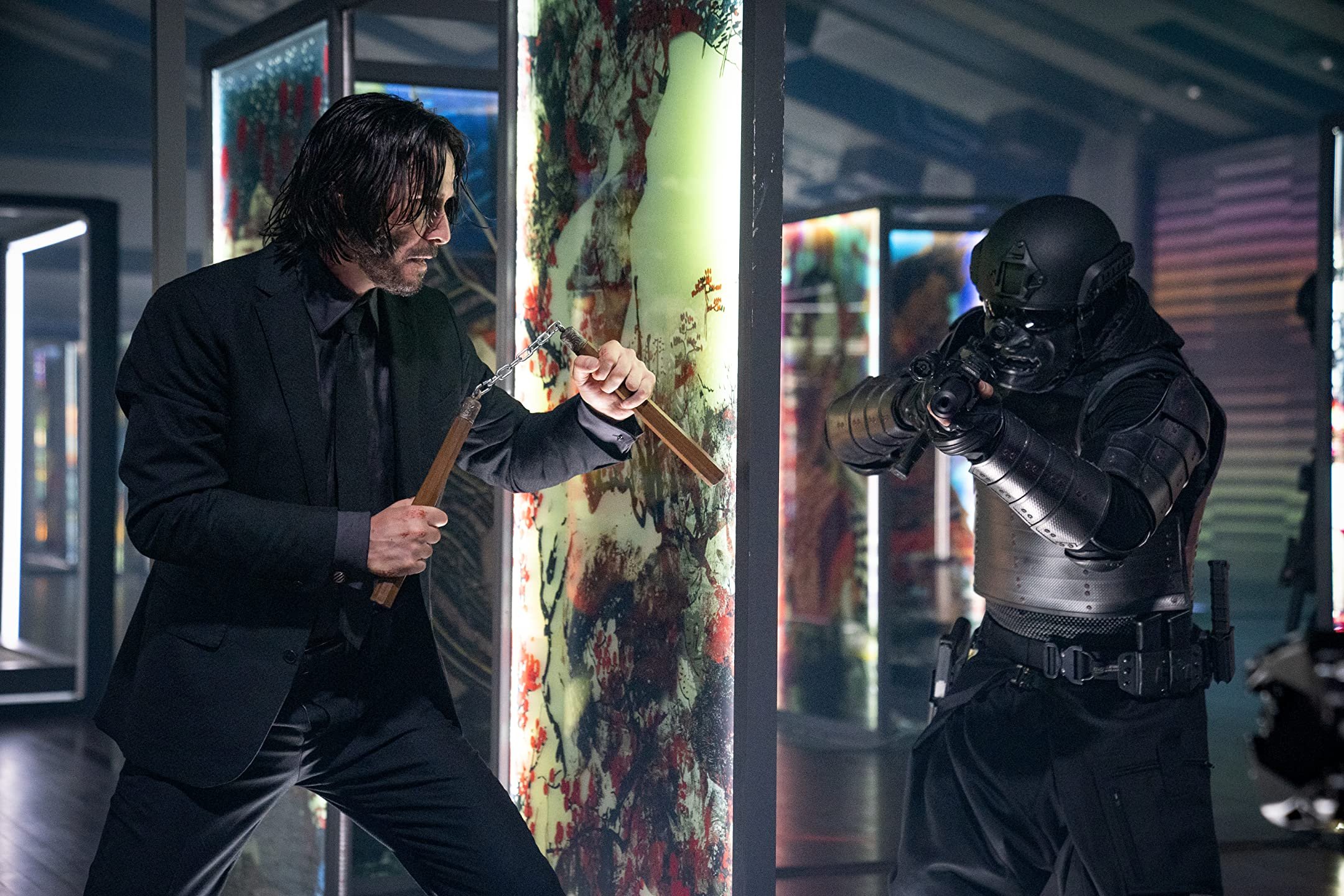 Em John Wick 4, o protagonista enfrenta diferentes inimigos ao redor do mundo.