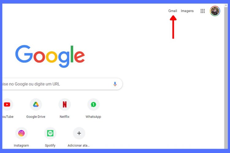 Caso esteja logado em sua conta no navegador, basta clicar em "Gmail" na página inicial do Google.