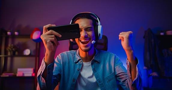 Os headset gamers podem ser compatíveis com PCs, consoles e smartphones.