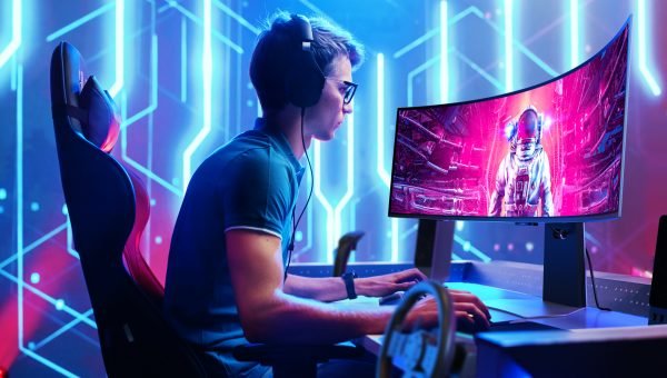 O monitor Samsung Odyssey OLED G9 custa, lá fora, US$ 2,2 mil.