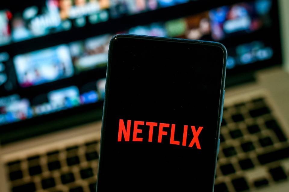 Prepare o bolso: Netflix testa taxa adicional para usuários que  compartilham assinatura 