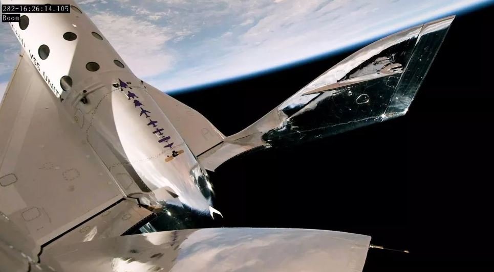 Além da Virgin Galactic, outras companhias, como a Blue Origin e a SpaceX, também já estão preparando seu serviço de turismo espacial.