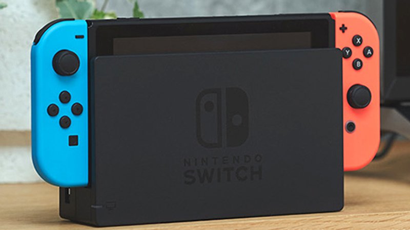 O modelo padrão do Nintendo Switch roda toda a biblioteca nos modos portátil, semiportátil e conectado à TV.